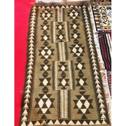 گلیم پشمی دستباف